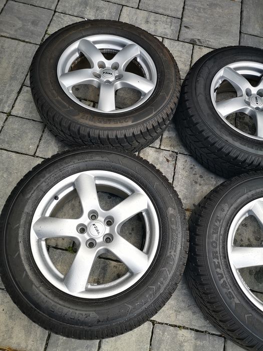 Vând jante Rial R17 cu cauciucuri de iarna