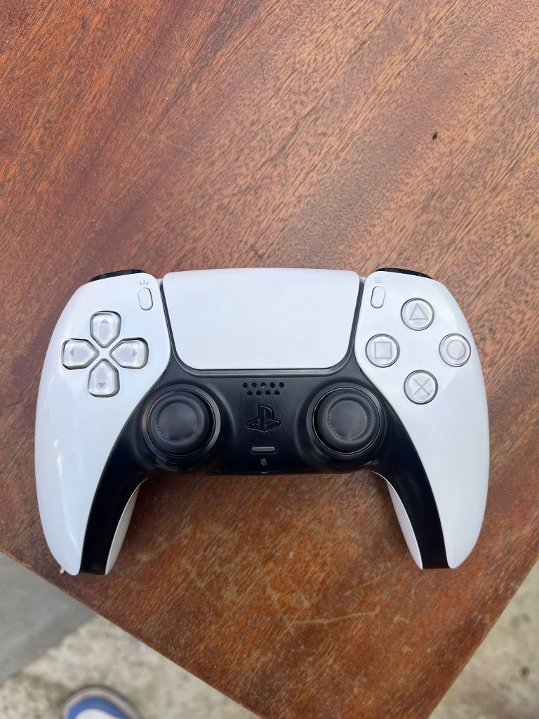 Playstation 5 varianta cu Disk