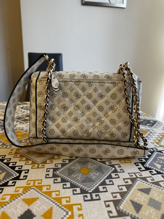 Guess – сумка с фирменным монограммным принтом