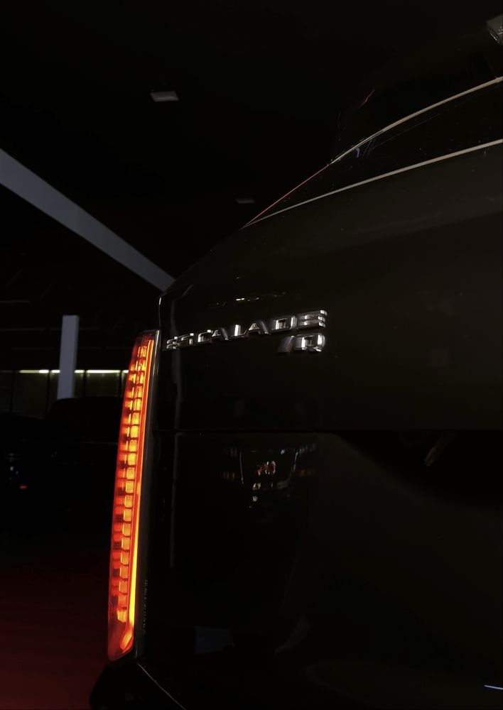 Cadillac Escalade IQ Sport 2