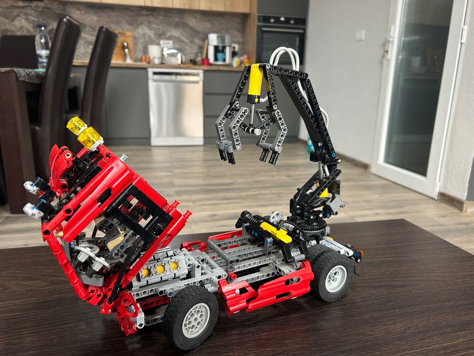 Lego Technic- 8436 Truck