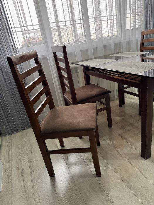 Стол со стульями