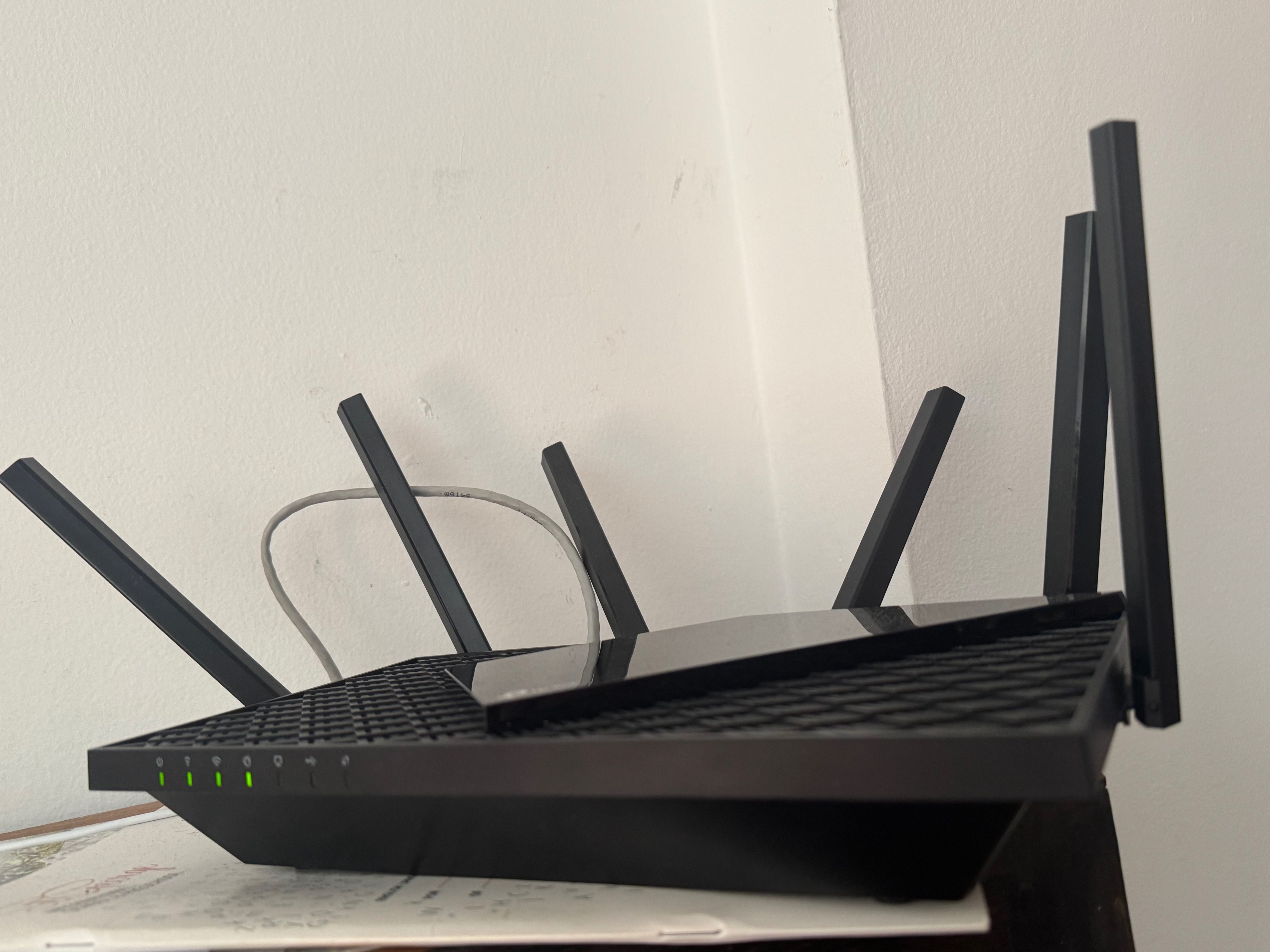 рутер TP-Link Archer AX73 wi-fi 6 gigabit router.