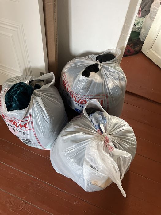 Большой мешок одежды! Женская/мужская/детская одежда — недорог