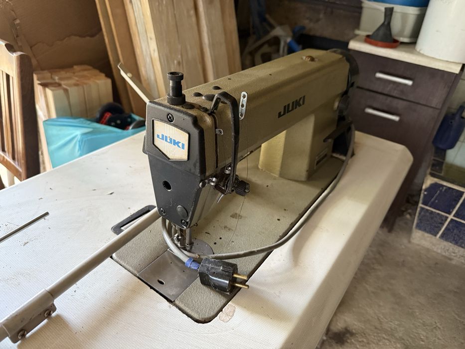 Професионална шевна машина