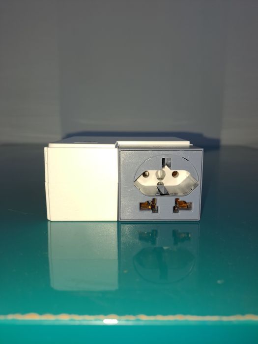 Adaptor multifuncțional TRAVELSMART CONAIR cu 2 USB