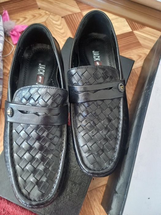 Продам подростковые туфли.