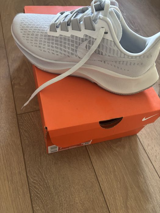 Nike !!!маратонки!!!