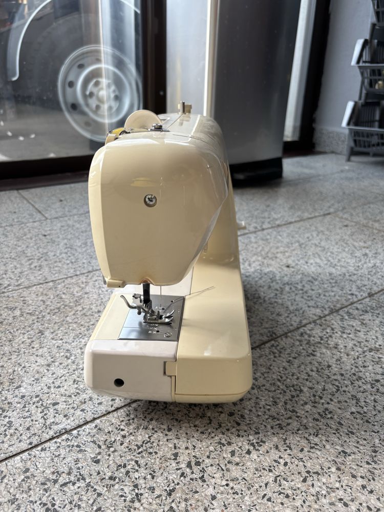 Mașina de cusut defectă