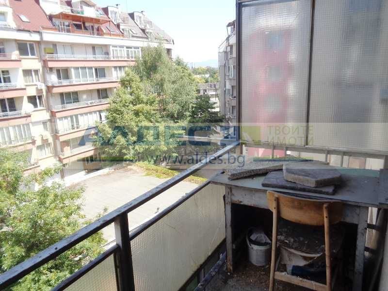 Дава се под наем Тристаен апартамент в София, Център - 104 кв.м за 459 € - Снимка #16