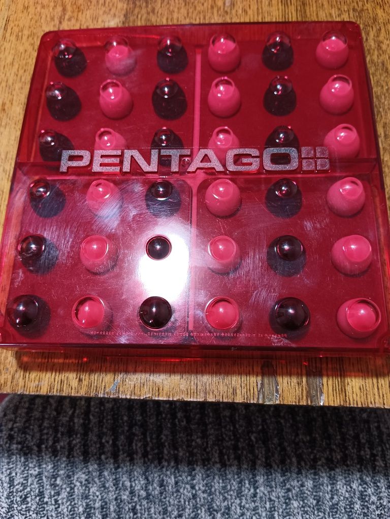 Продам фирменную игру pentago