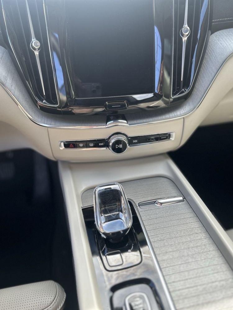 Volvo xc60  2024