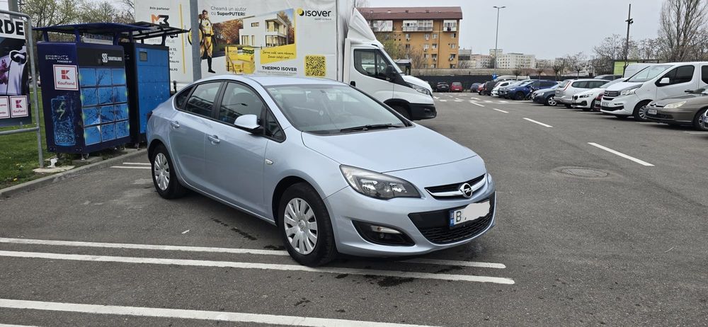 Vând Opel Astra  j Facelift