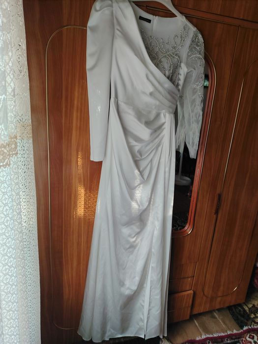 Vând rochie, purtata o singura odată.