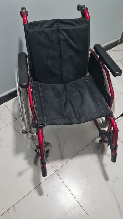 Продаю инвалидную коляску