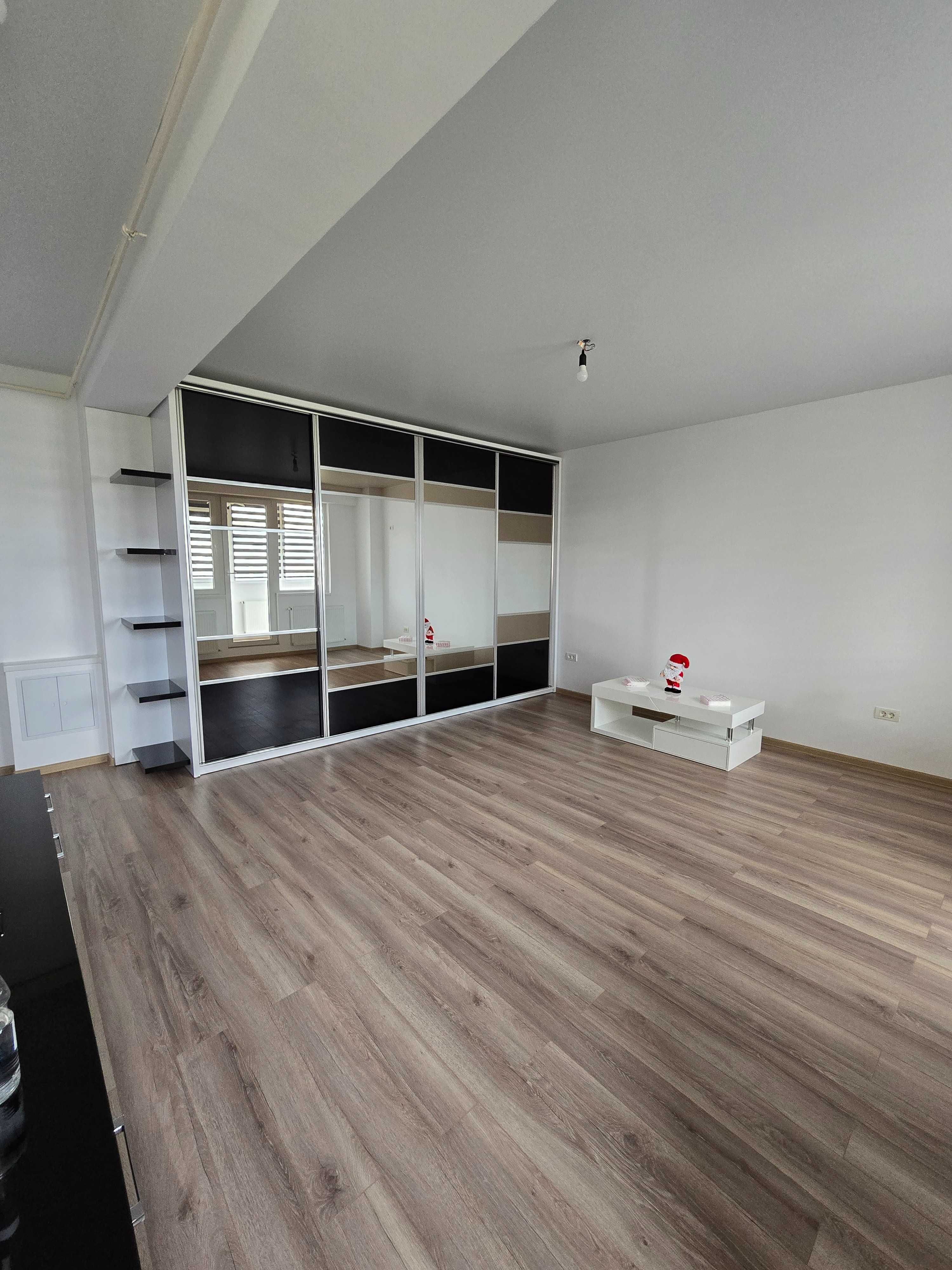 Vand Apartament 3 camere 72Mp