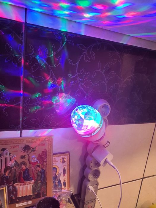 Bec led color rotativ ,discotecă