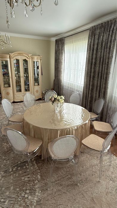 Стол со стульями