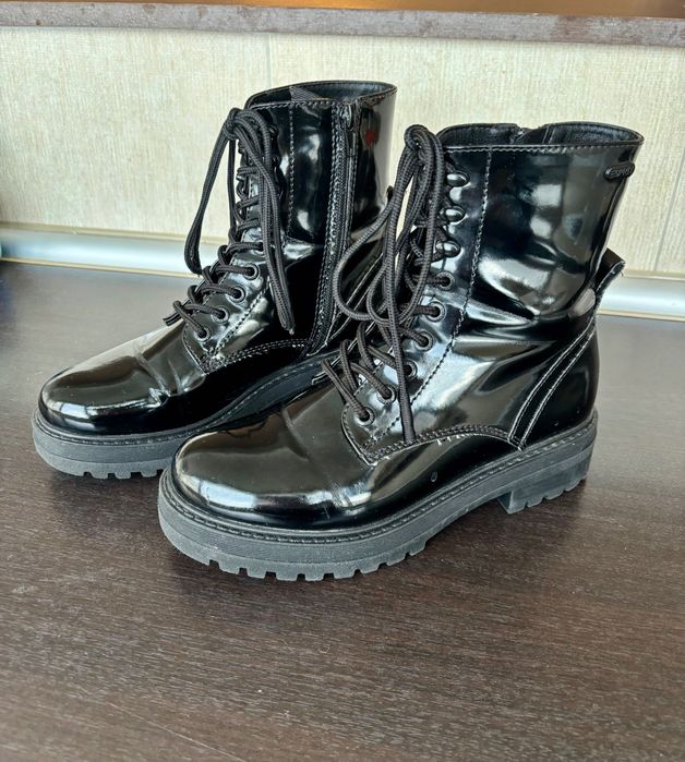 Кубинки Esprit естествен лак-черни