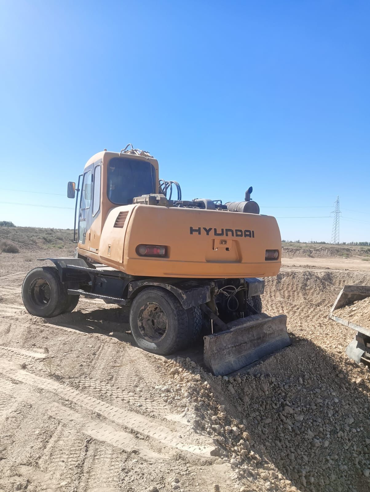 ХУНДАЙ 1300 экскавотр