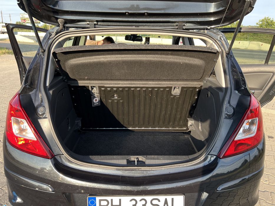 Opel corsa d 2012 benzina