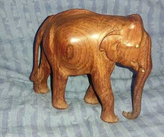Дървено слонче за късмет