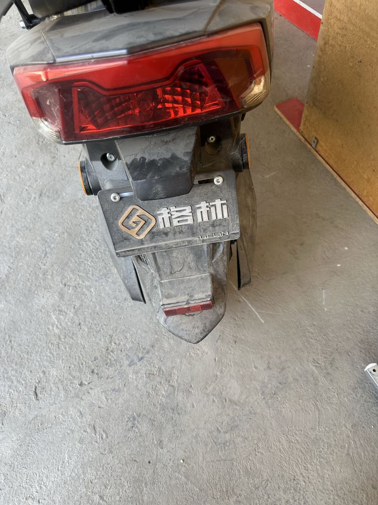 skuter elektronniy zaryadli