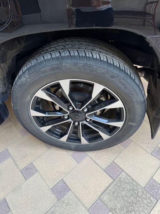 Шины от Toyota Land Cruiser 200