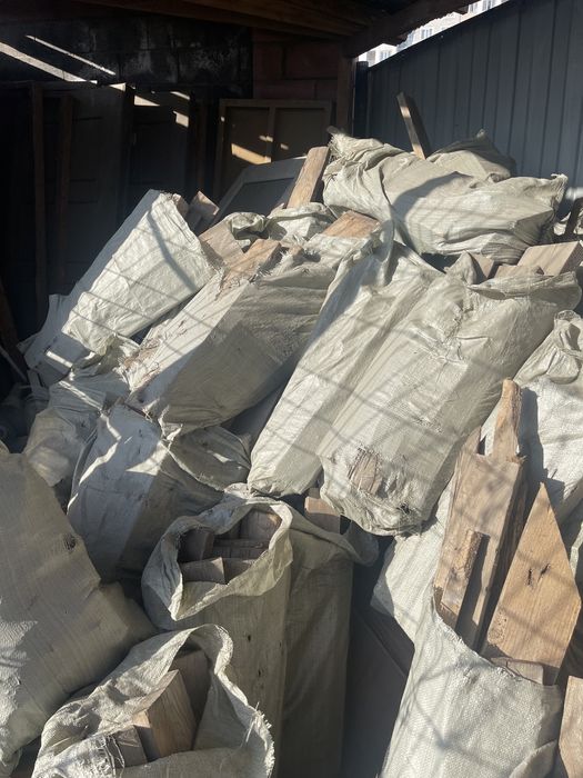 Дрова в мешках, отын қапта