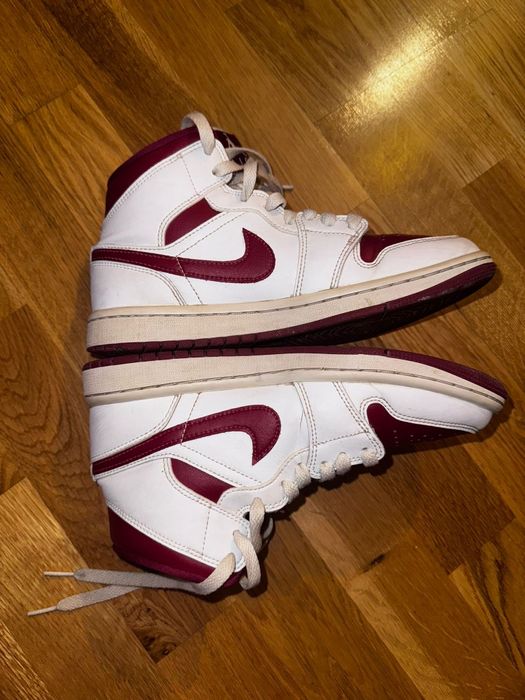 Jordan one mid reverse