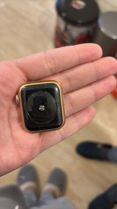 Apple Watch SE - Gold 40mm