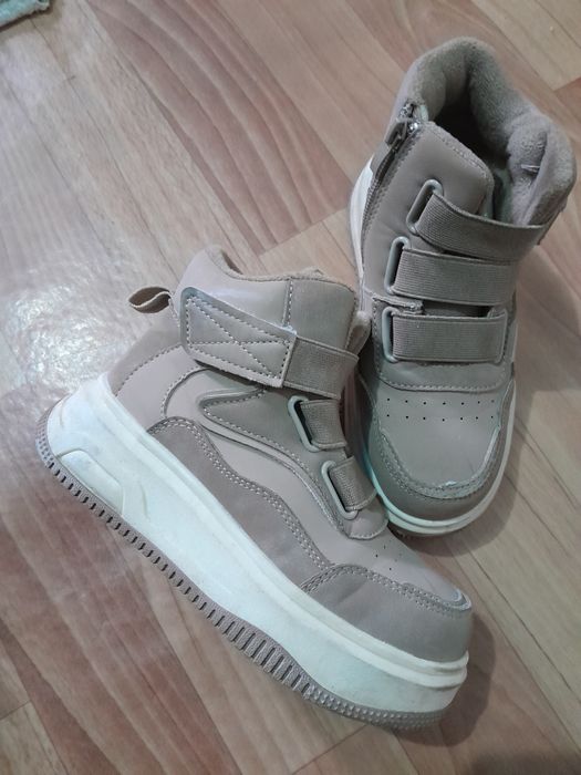 Продам детские  ботиночки