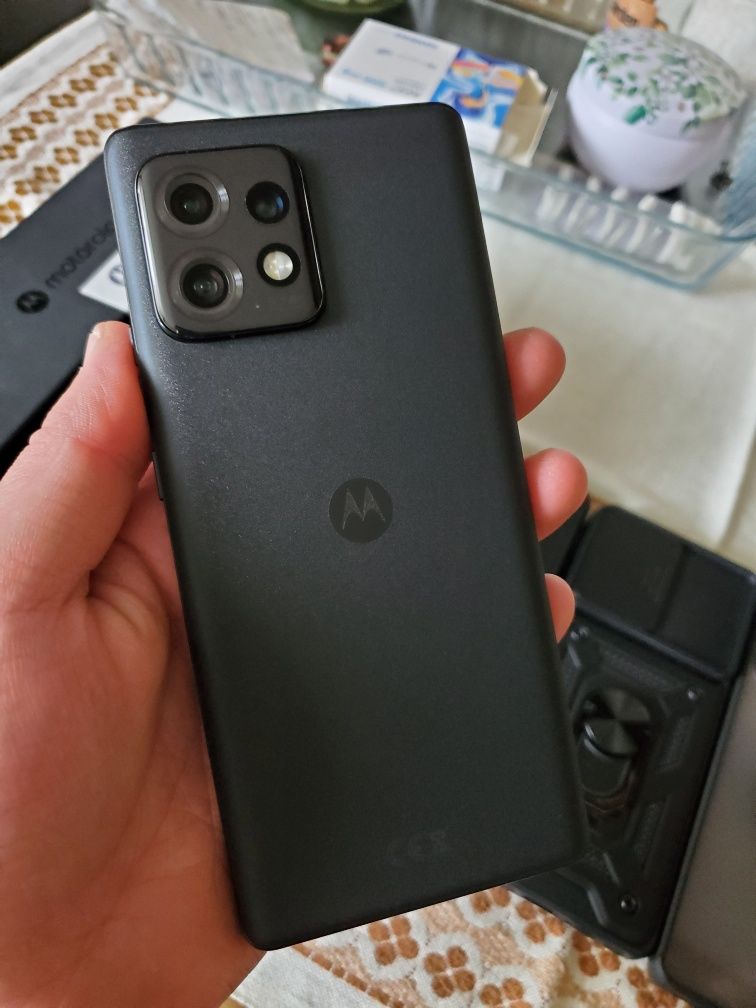 Motorola Edge 40 Pro, 12/256 GB, negru, fullbox extra, stare perfectă!