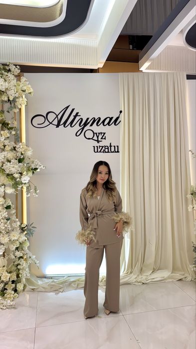 Двойка с перьями