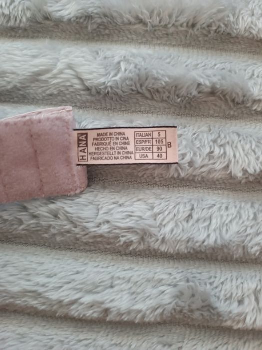 Sutiene noi diverse culori