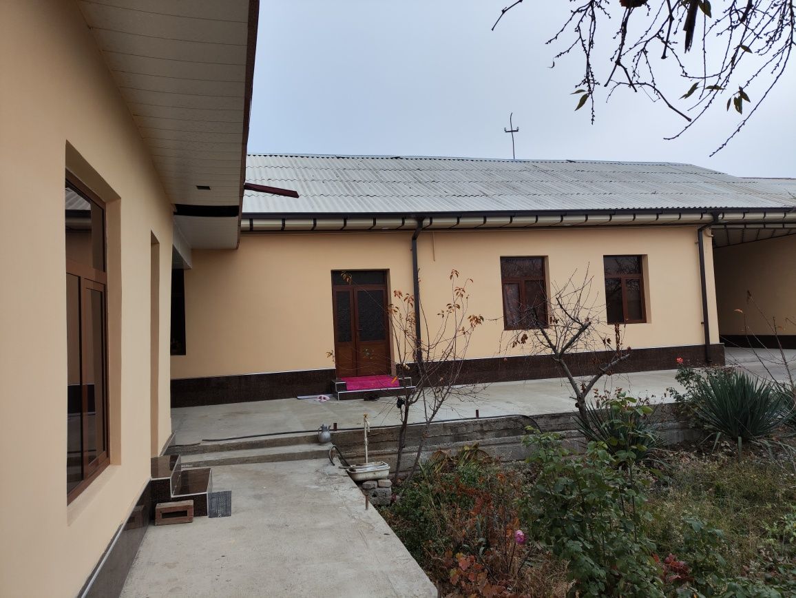 8 Sotixli hovli sotiladi Ipotekaga Xam olsa boladi .
