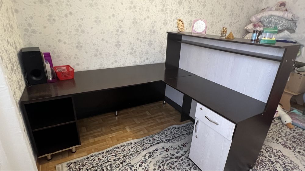 Стол офисный в отличном состоянии