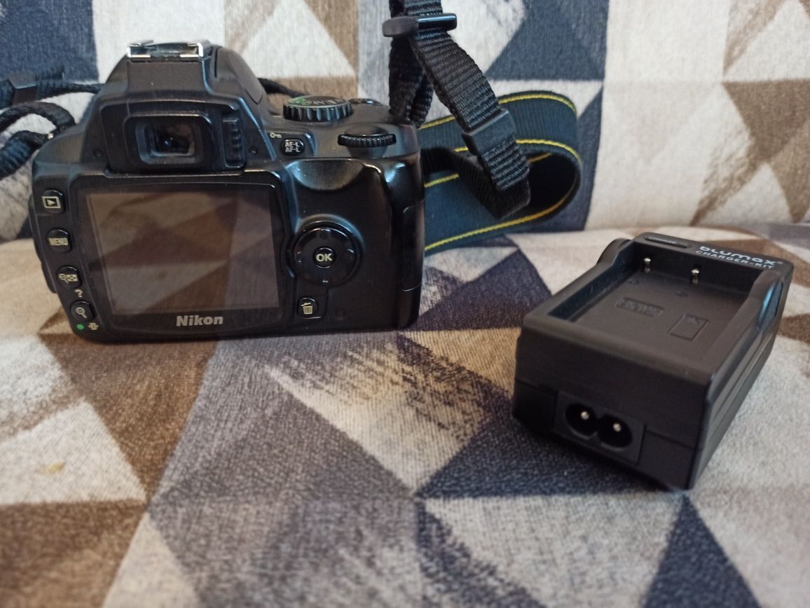 Nikon D40-само тяло