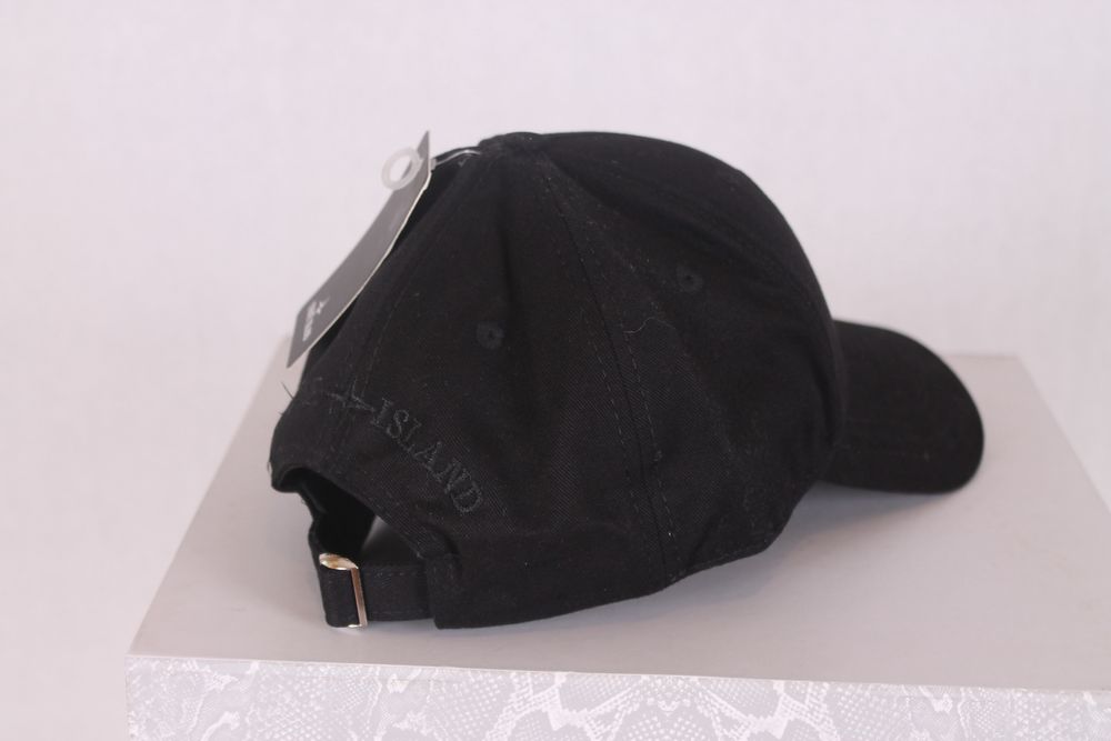 Мъжка шапка с козирка