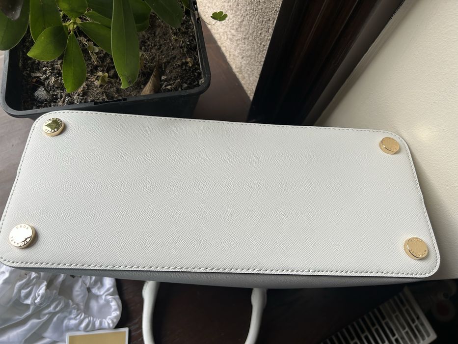 Geantă de umăr nou cu eticheta MK