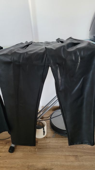 Pantaloni piele ecologica