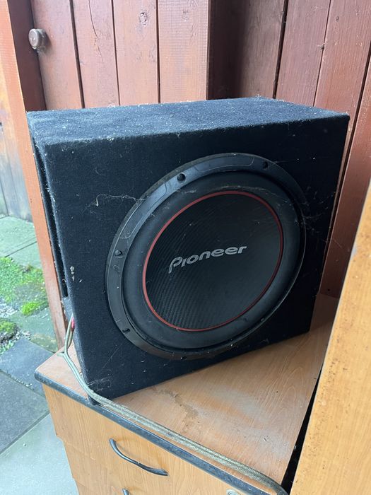 Vand subwoffer Pioneer cu statie Alpine