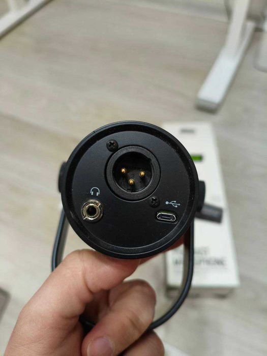 Продаю Микрофон Shure MV7 Podcast Microphone