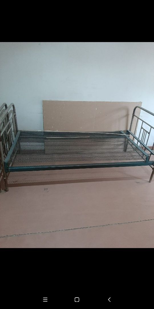 Продам железную кровать.
