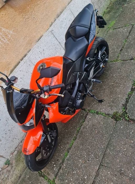 Kawasaki Z750/Z800/Z900/1000 Hornet MT gsxs