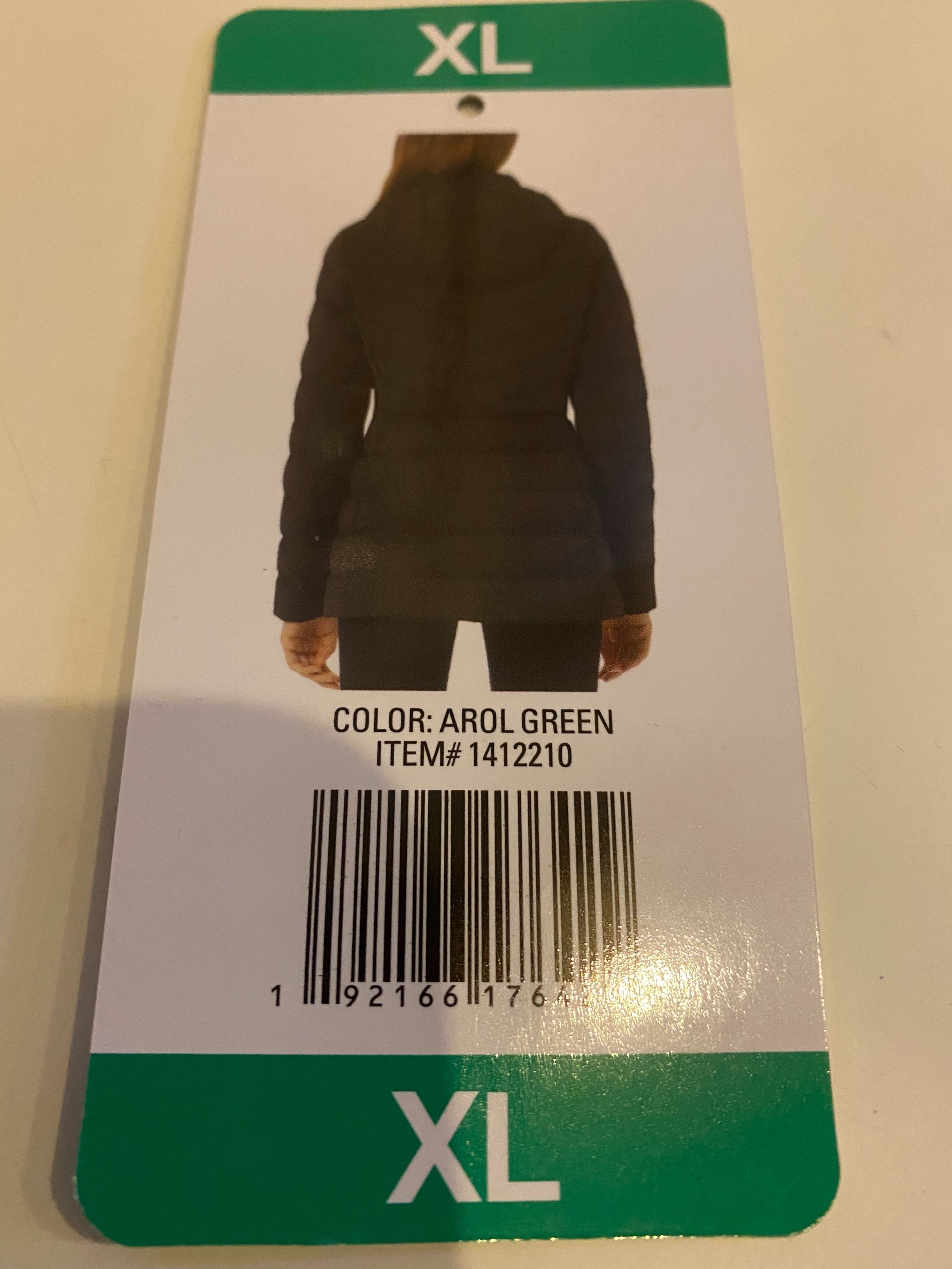 Продаю новую женскую куртку привезена из США новая