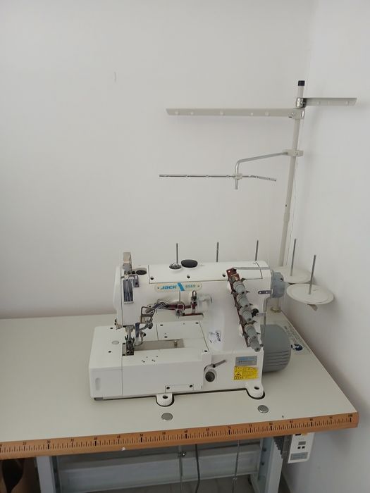 Vand mașină de cusut cu acoperire