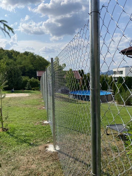 Заграждане с плетена оградна мрежа