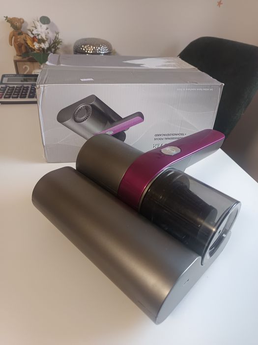 Aspirator portabil contra acarienilor