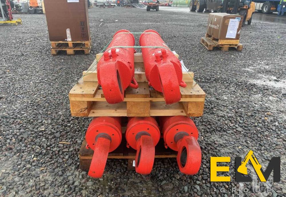 Гидроцилиндры ковша стрелы на  Doosan hitachi jcb cat.